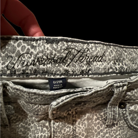 Universal Thread  jeans - Picture 3 of 4